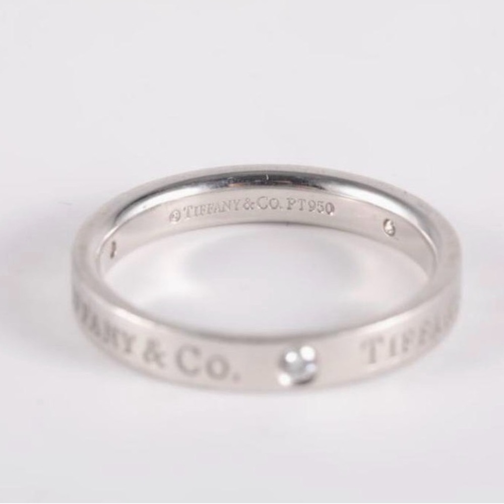 Authentic Tiffany & Co Platinum Ring with diamonds
